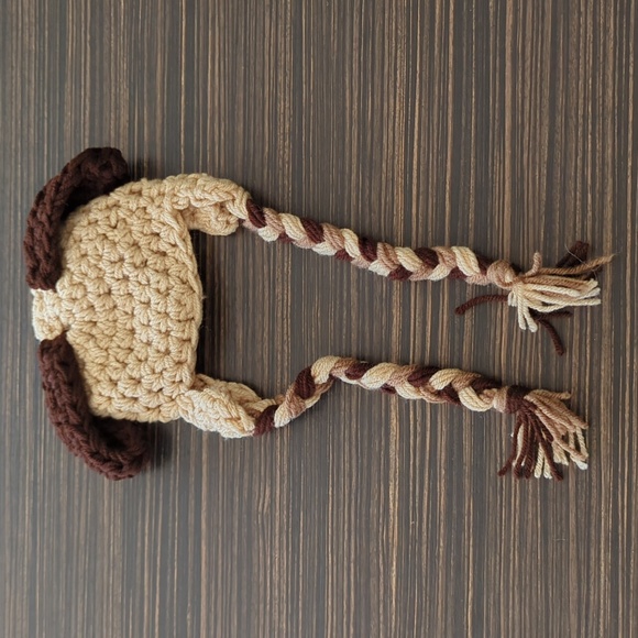 Newborn knitted dog hat - perfect for photoshoots - Picture 2 of 5